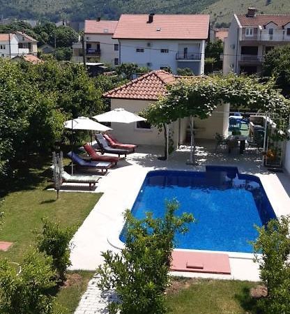 Apartmani Amira Требинье Экстерьер фото