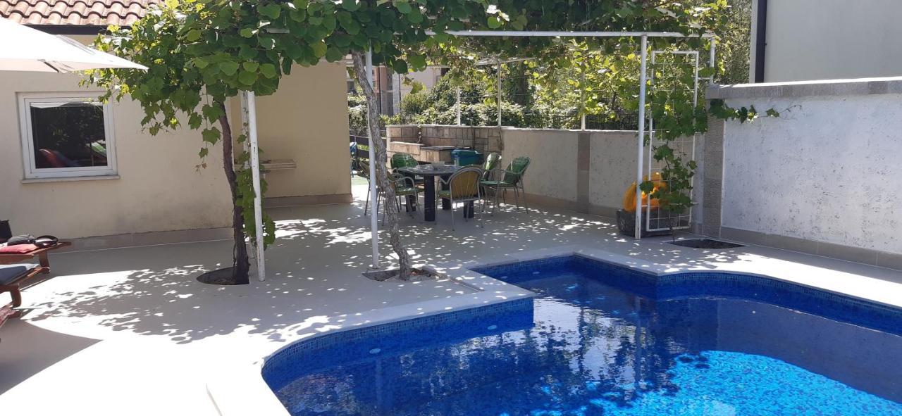Apartmani Amira Требинье Экстерьер фото